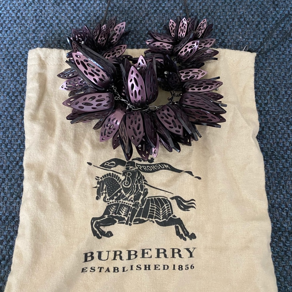 Burberry necklace - Picture 4 of 4
